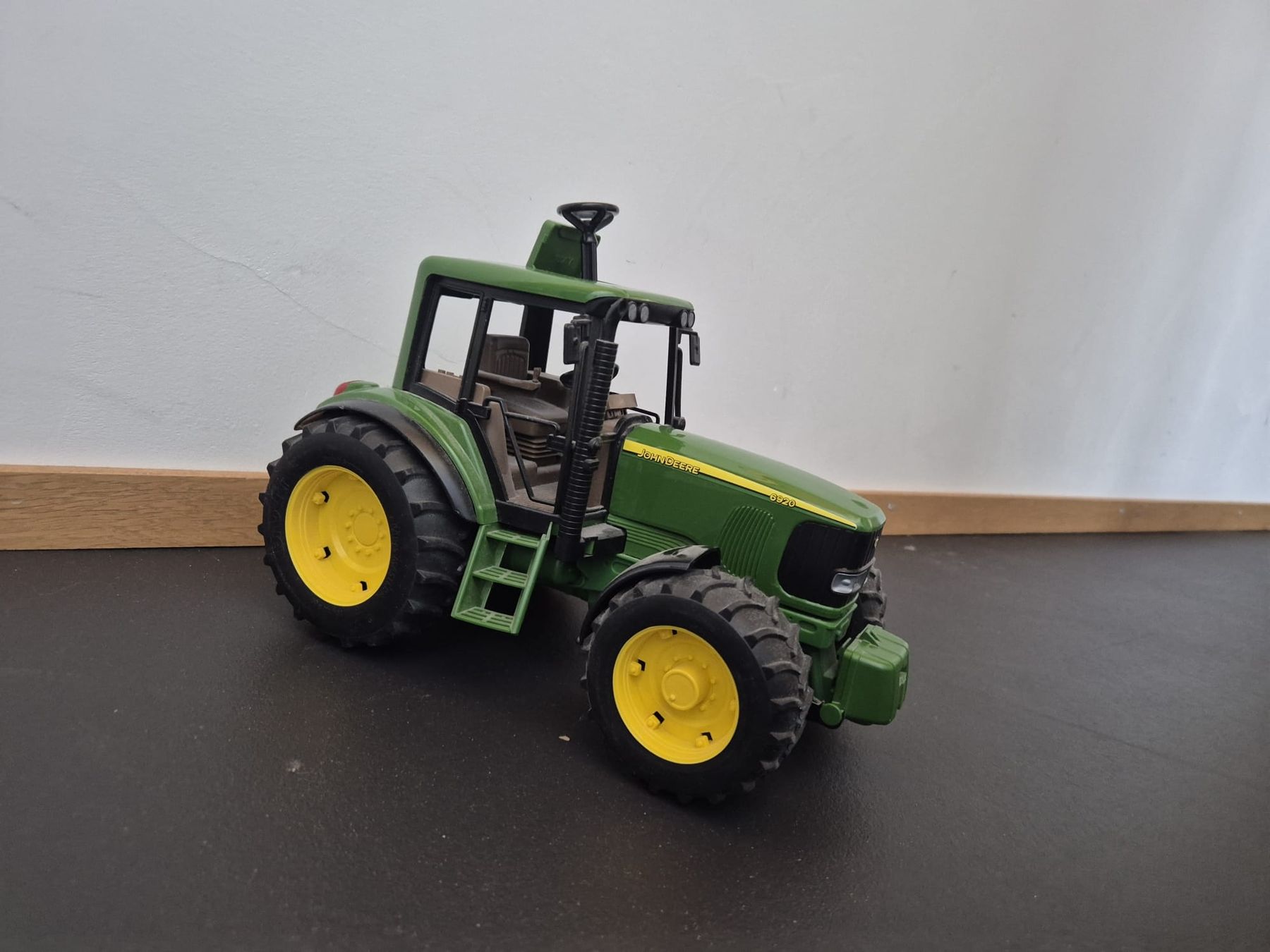 Jouets: John Deere Traktor mit diversen Anhängern – D'occasion à Courgevaux par Qualderwahl 1