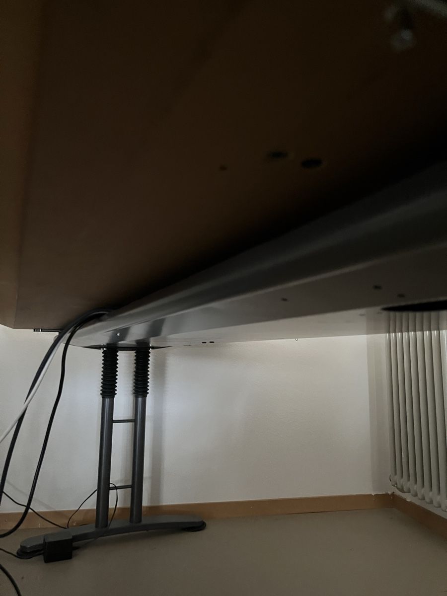 Tavoli: 3 Bürotische – Usato da Winterthur venduto da Rawo26 3