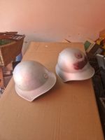 2 Alte Helme, Arme/Zivilschutzhelm & Bauhelm, Vintage Deko