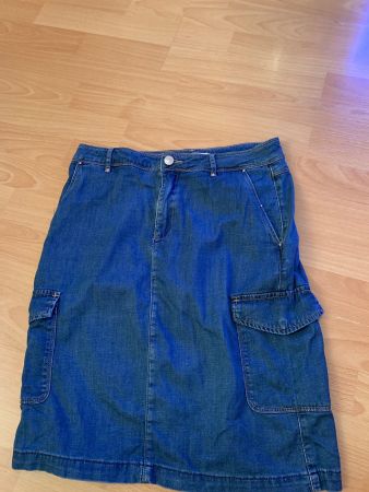 Jolie jupe en jeans Armand Thiery taille 38