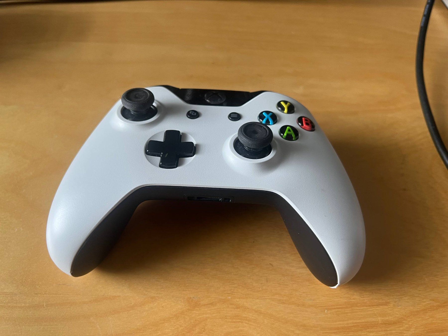 Microsoft Controller: Original Xbox One Wireless Controller Weiss – Usato da Binningen venduto da vitalii_zozulia 3