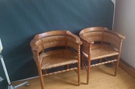 2x Holzstühle mit Rattan Sitzfläche – Landhausstil