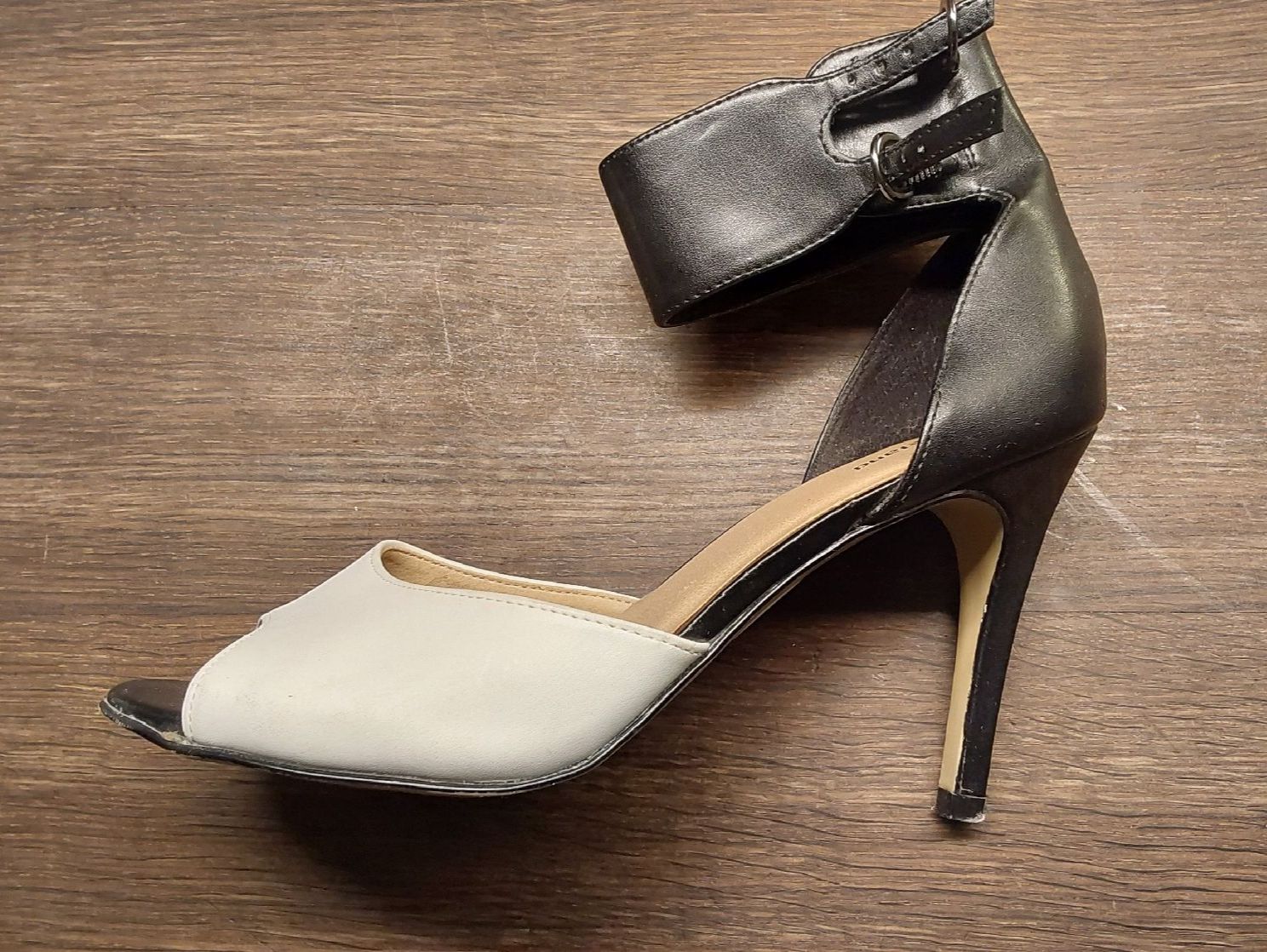 Graceland Damenschuhe: Peeptoes schwarzweiss Graceland 38 – Gebraucht aus Köniz von scopello12