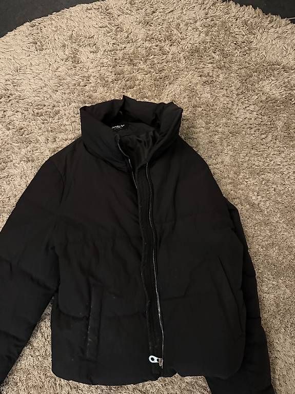 Giacche: Schwarze Winterjacke - Only – Usato da Wetzikon ZH venduto da veysel71