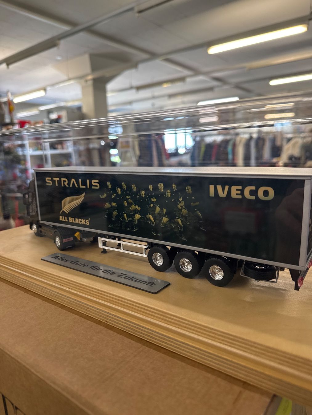Kit di modellismo & Modellini statici: IVECO ALL BLACKS - Transportwagen Modell – Usato da Pratteln venduto da Cartonsducoeur_bl 2