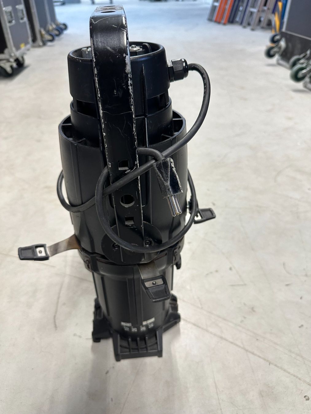 Lampade: Profilscheinwerfer 575 / 19° – Usato da Langenthal venduto da Ursmuell 1