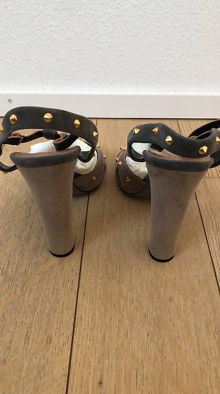 Scarpe da donna: Gucci suede sandals size 39 – Usato da Zurich venduto da MariaSPO 4