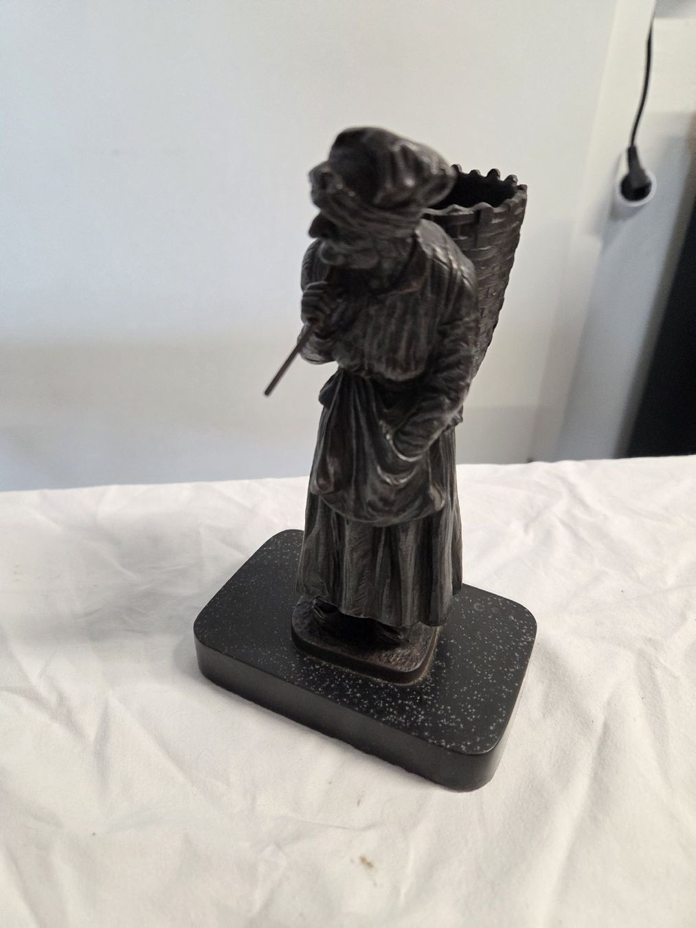 Sculture & Statue: Alte Skulptur/Figur "Bauernfrau mit Korb",  – Usato da Dietikon venduto da Allegra34