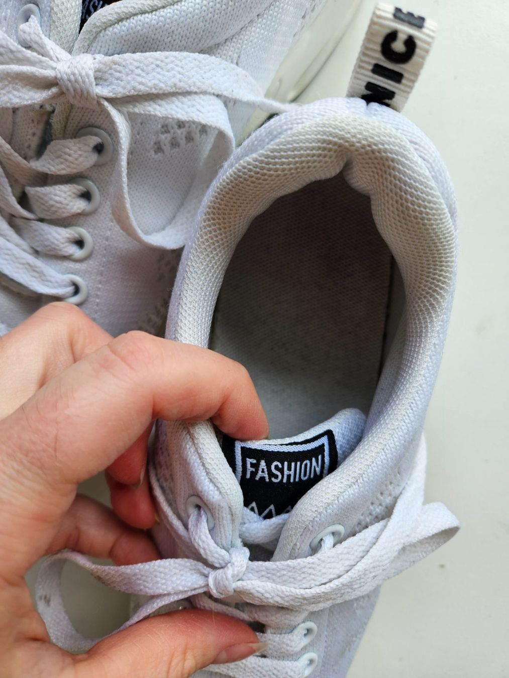 Chaussures hommes: Weisse Sneakers Gr.38 – D'occasion à Schaffhausen par sabrina915 5