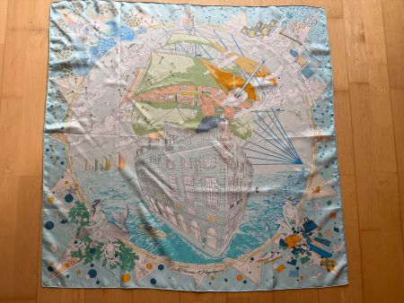 HERMES Flagship Seiden Foulard 90