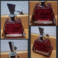 dunkelroter vintage Parfum Flacon aus geschliffenen Glas