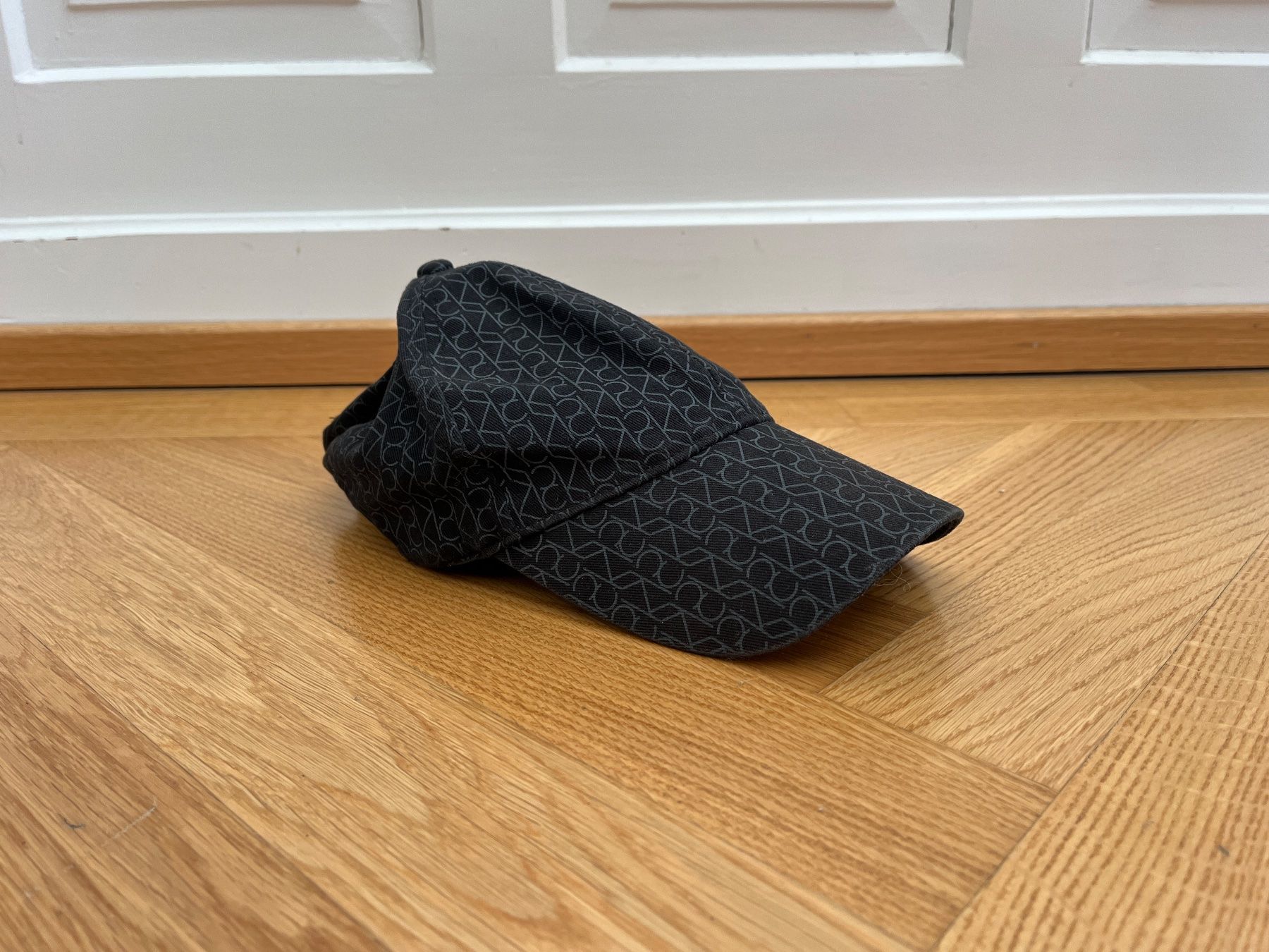 Calvin Klein Copricapi, berretti & cappellini: Calvin Klein Cap schwarz Logo Allover original – Usato da Zürich venduto da bretxo 1