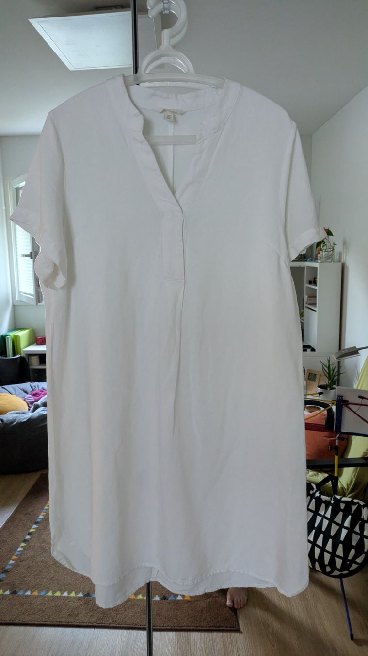 H&M Robes: Tunica/camicetta bianca con scollo a V – D'occasion à Claro par Dona1785 2