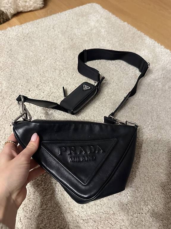 Prada Borse da donna: Prada Trinagle – Usato da Fribourg venduto da jan_jgw6 1
