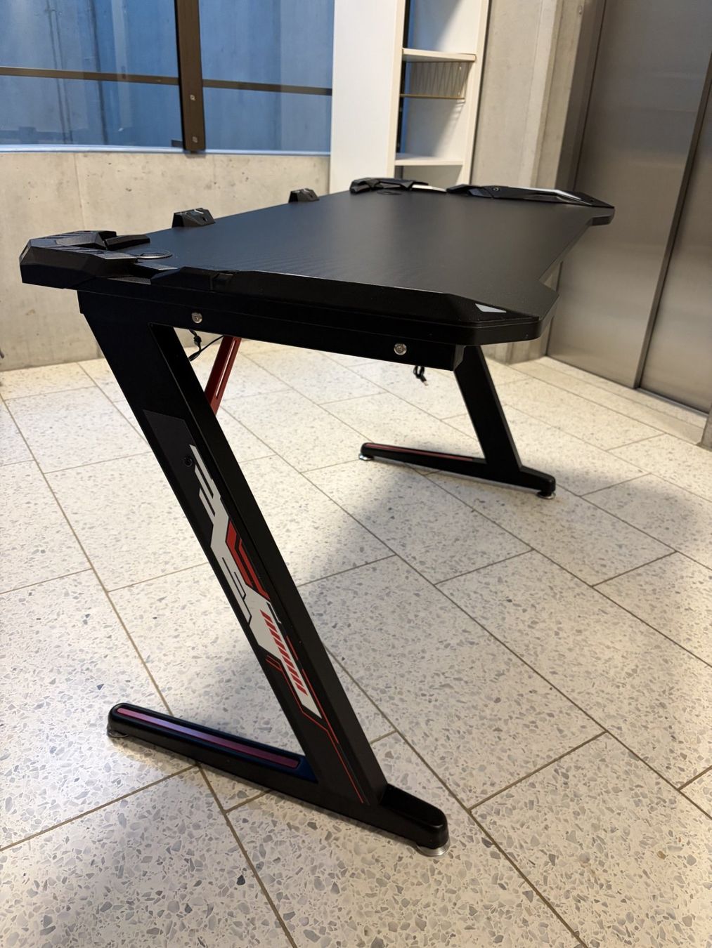 Tavoli: Gamer Tisch – Usato da Zürich venduto da Version1