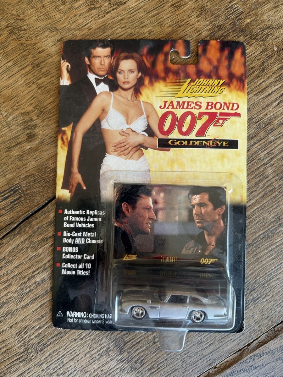 Johnny Lightning Modellini d'auto: Aston Martin DB5 vintage 1998 replica James Bond goldeneye – Nuovo e nell'imballaggio originale da Genève venduto da math_cedra
