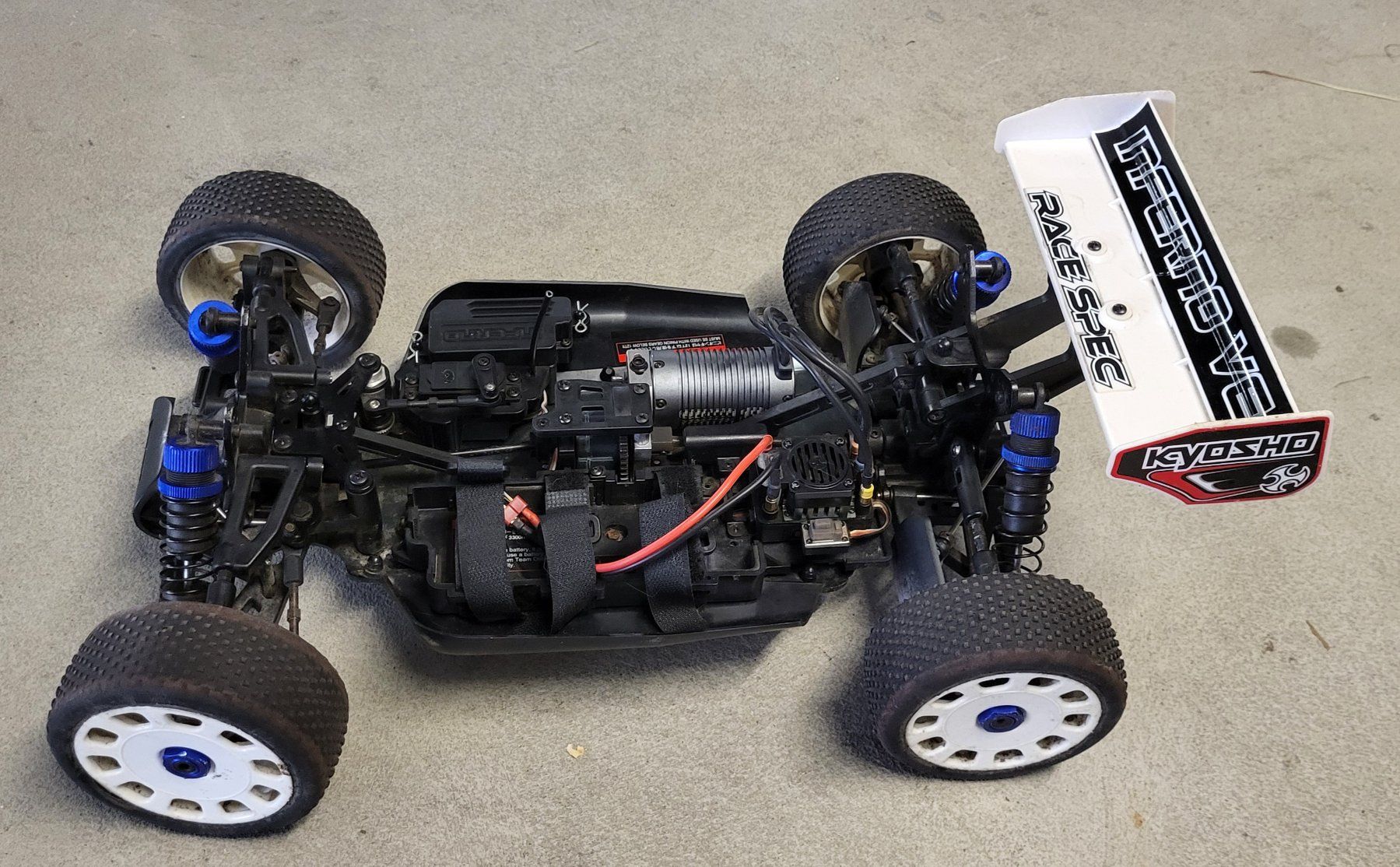 Kyosho RC Kits de montage: kyosho INFERNO VE 1/8 4WD – D'occasion à islikon par mir_8cbw 6