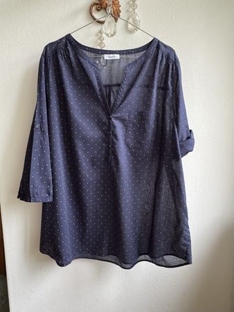Leichte Sommerbluse mit Pünktli