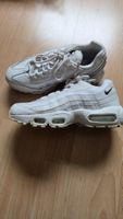 Nike Air Max 95 Sneaker weiss in gebrauchtem Zustand