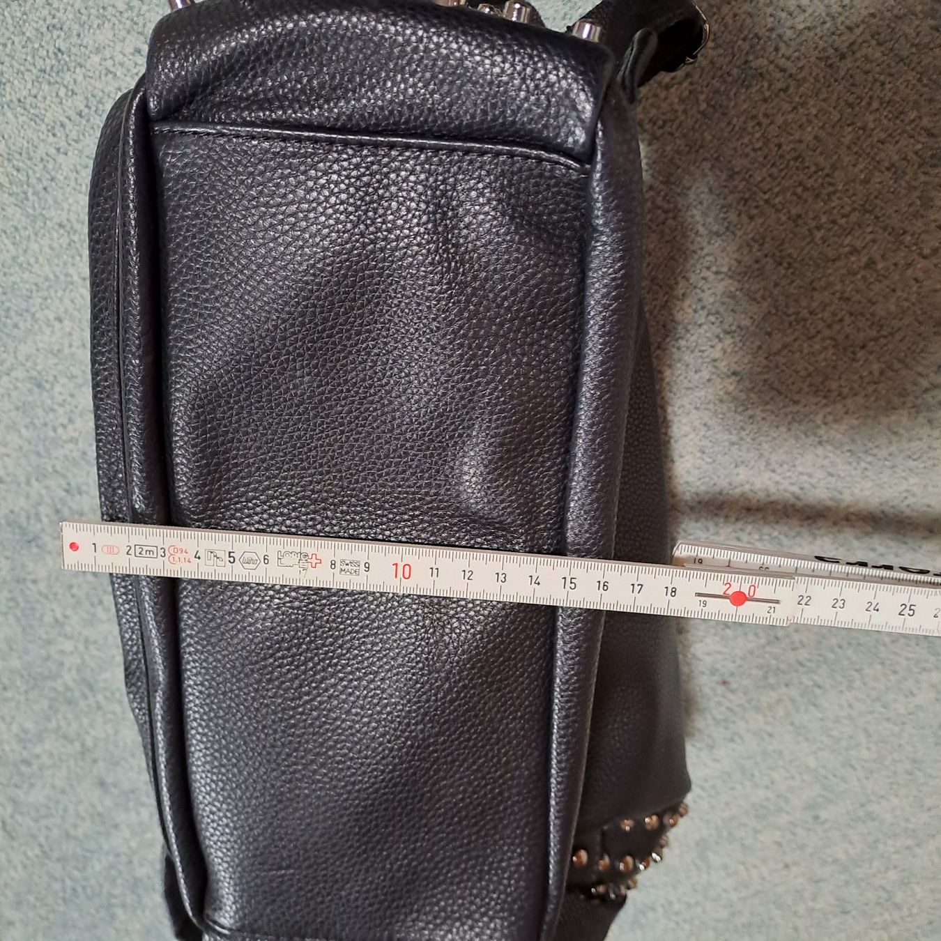 Zaini: Cooler Nieten Rucksack, Schwarz – Usato da Frauenfeld venduto da Andadaa 4