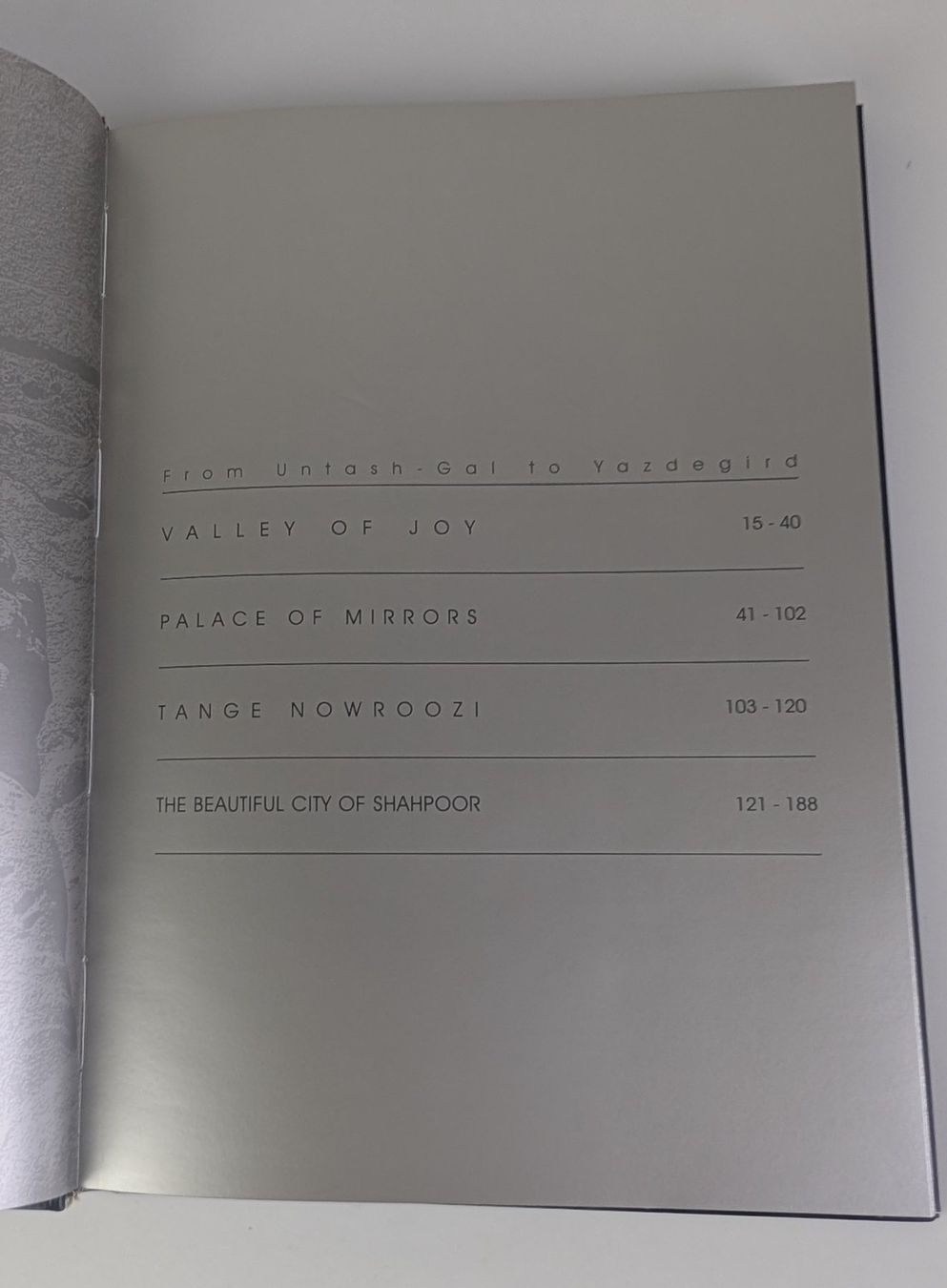 Libri: Seltenes Buch "The Never Dwindling Fire" im Schuber – Usato da Zürich venduto da axolottchen 9