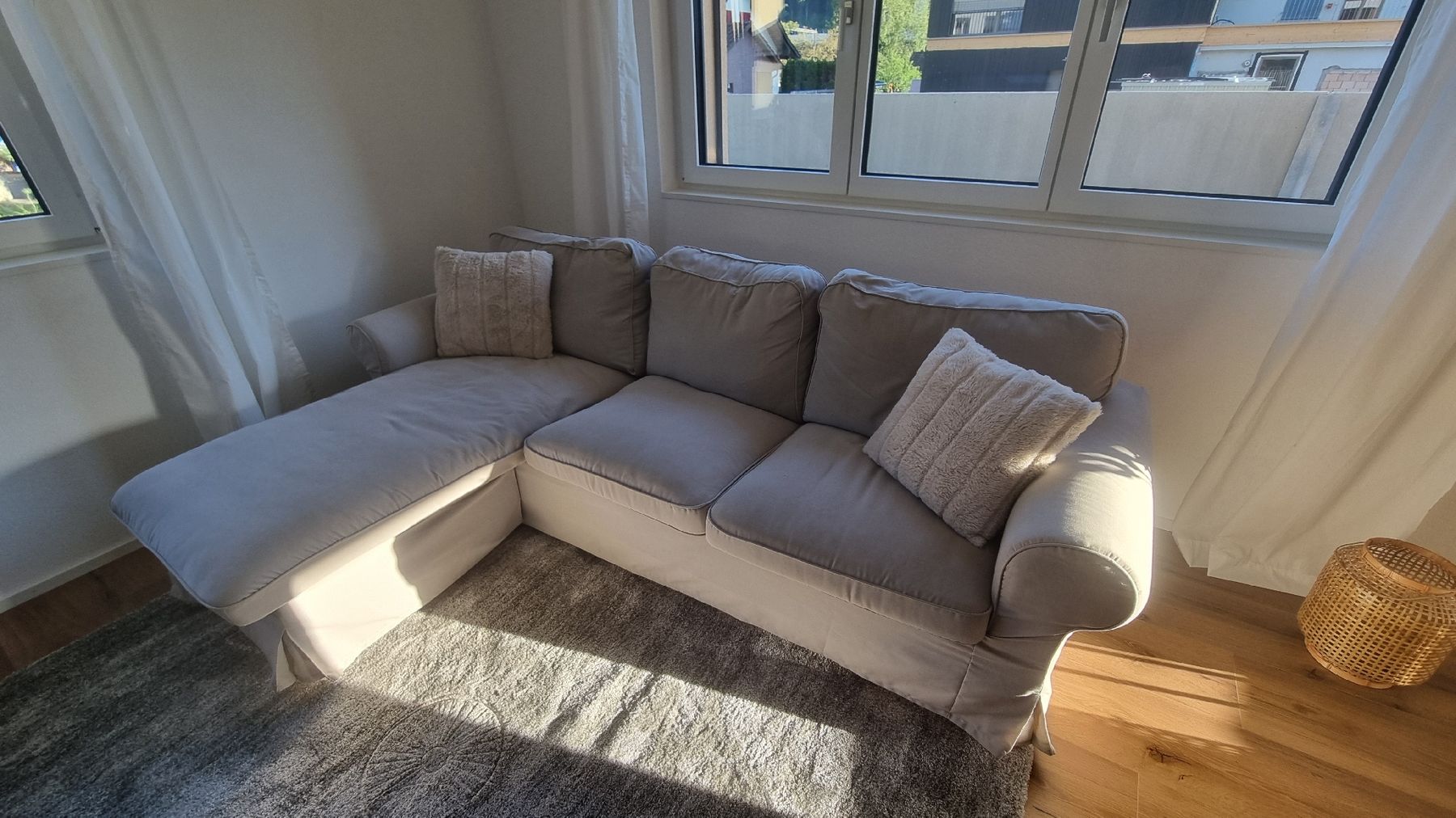 Ikea Divani: EKTORP 3er-Sofa, mit Récamiere/Tallmyra hellgrau – Usato da Chur venduto da kar_wx5v 1
