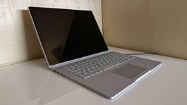 Microsoft Surface Book 2 | 13.5" i5 | 8 GB | 256 GB SSD