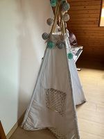 Wunderschönes Kinderzelt mit weichem Boden zum Befestigen
