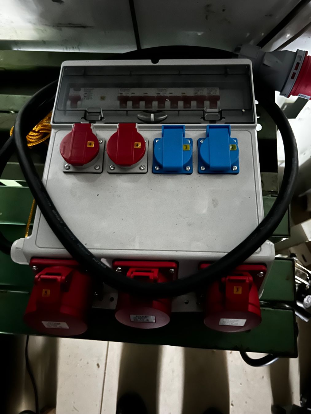 Elektrotechnik: Stromverteiler 400 / 230V 16A – Gebraucht aus Wettingen von Wespi4