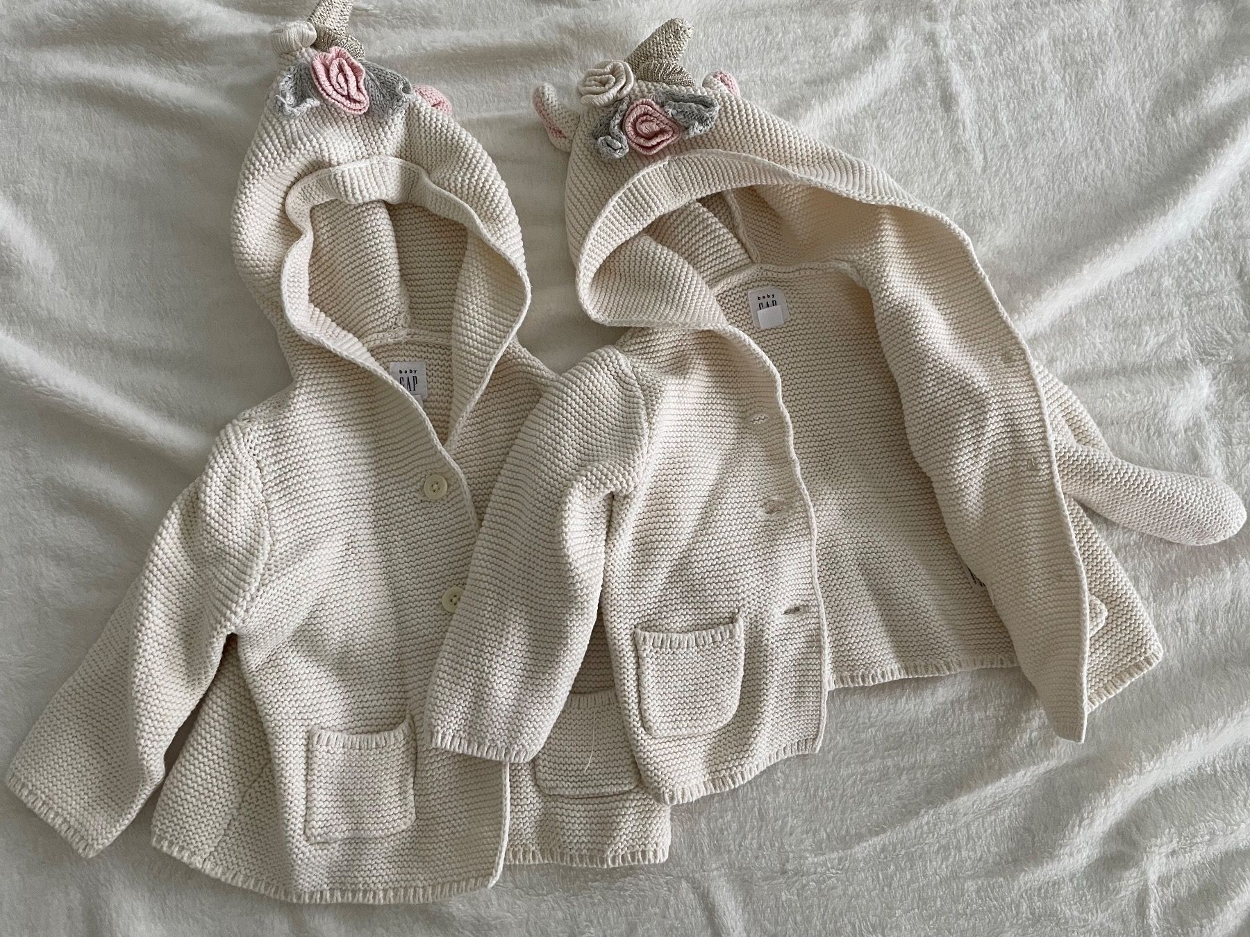 Lotti & Set di vestiti: Strickjacken Einhorn von Baby Gap – Usato da Buch am Irchel venduto da pas_ddk2 1
