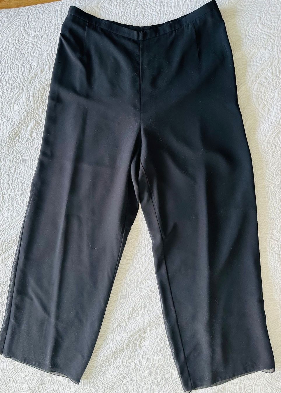 Pantaloni: NEU Satinhose schwarz - elegant - Gr. 40 – Usato da Luzern venduto da Chris-333