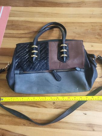 Schwarze Handtasche mit Stil, Sommer-Accessoire