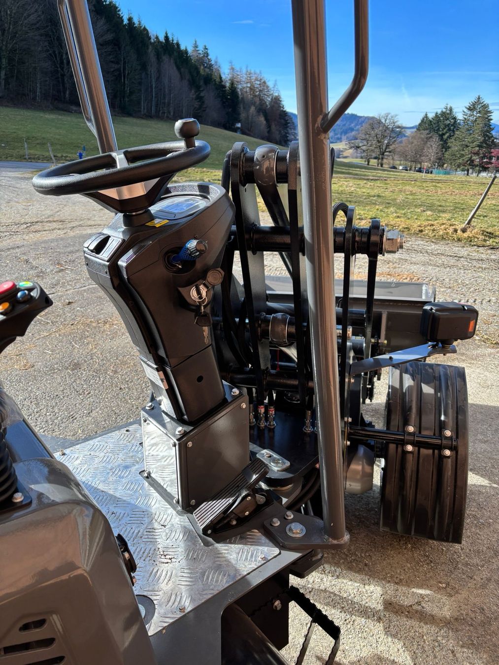 Caricatori: Neuer Frontlader mit Elektromotor/Nouvelle chargeuse elect. – Nuovo (secondo la descrizione) da Senèdes venduto da Ramkro 4