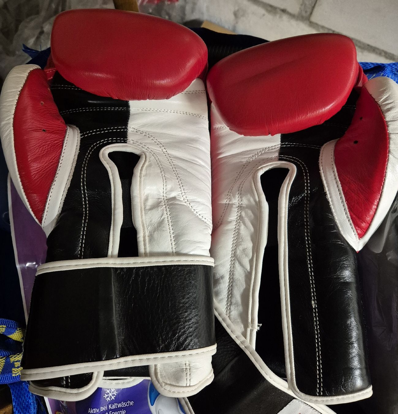 Guanti & manicotti: Boxhandschuhe in ausgezeichnetem Zustand  – Usato da Zürich venduto da bacarozzo 1