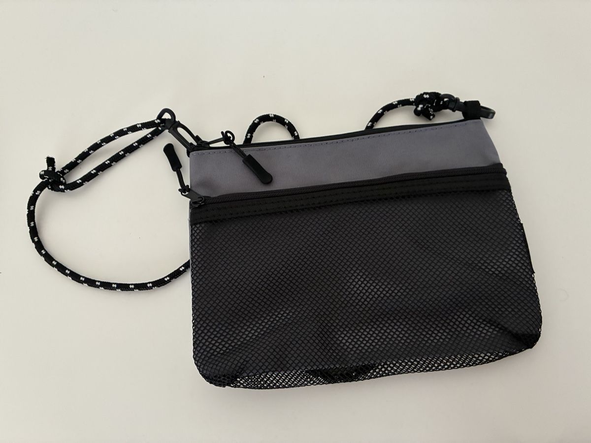 Borse: Graue Umhängetasche mit verstellbarem Gurt – Nuovo (secondo la descrizione) da Bassersdorf venduto da secondhand_clothing 1