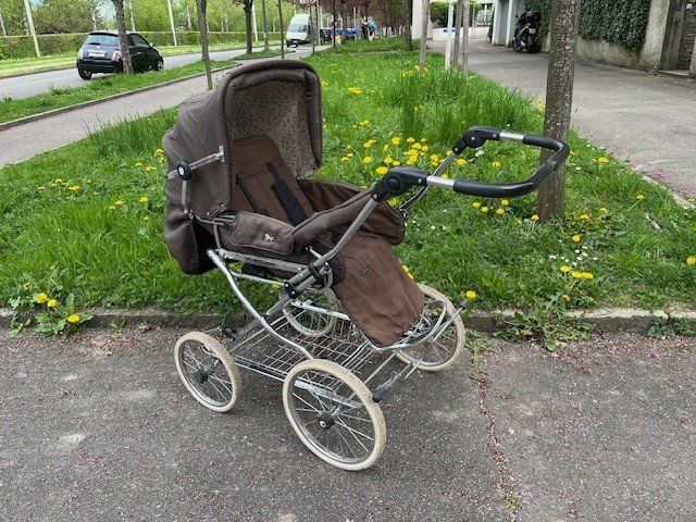 Carrozzine: Hesba Kinderwagen im Retrolook – Usato da Basel venduto da nil_8525 4