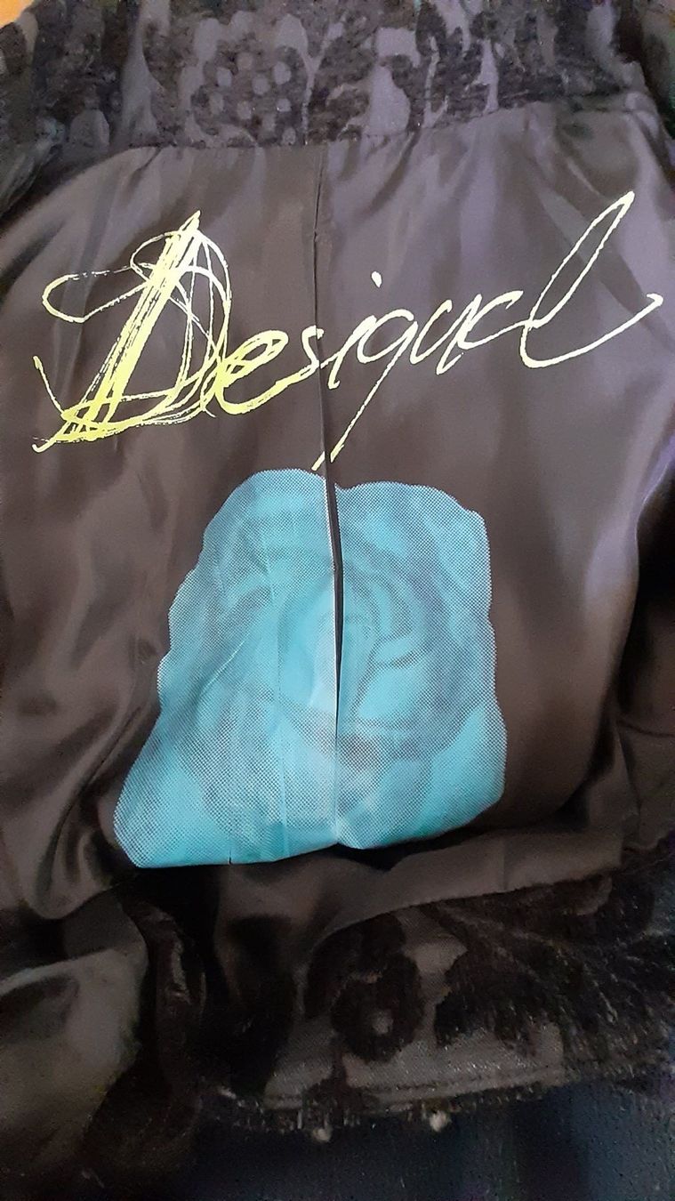Desigual Mäntel: Desigual Mantel schwarz mit Muster, Grösse 40 – Gebraucht aus Basel von Fashionvictim 3