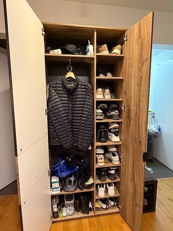 Garderobe: Gardarobenschrank – Gebraucht aus Küsnacht ZH von pet_65zf 1