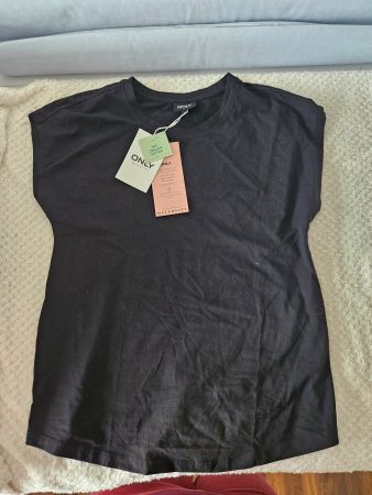 NEW Only maternity black t-shirt