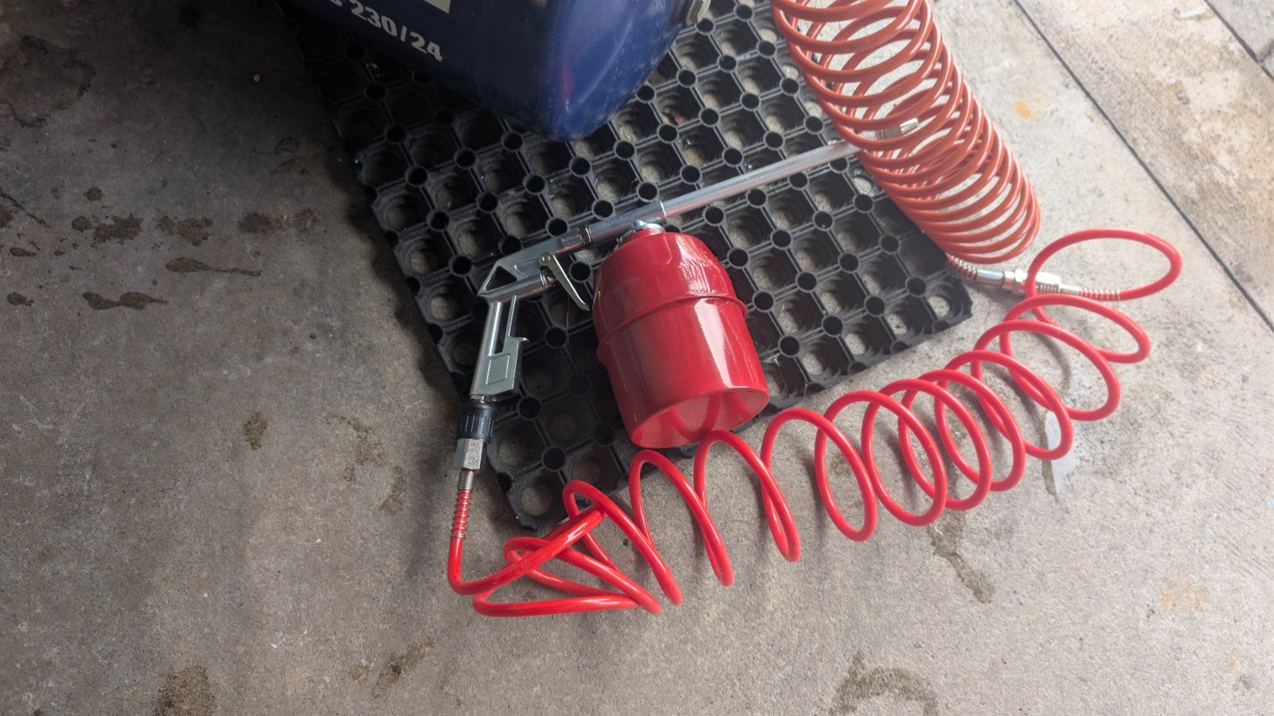Einhell Compressori: Kompressor Einhell 24 Liter mit Zubehör – Usato da Hägglingen venduto da Em4ecaps 2