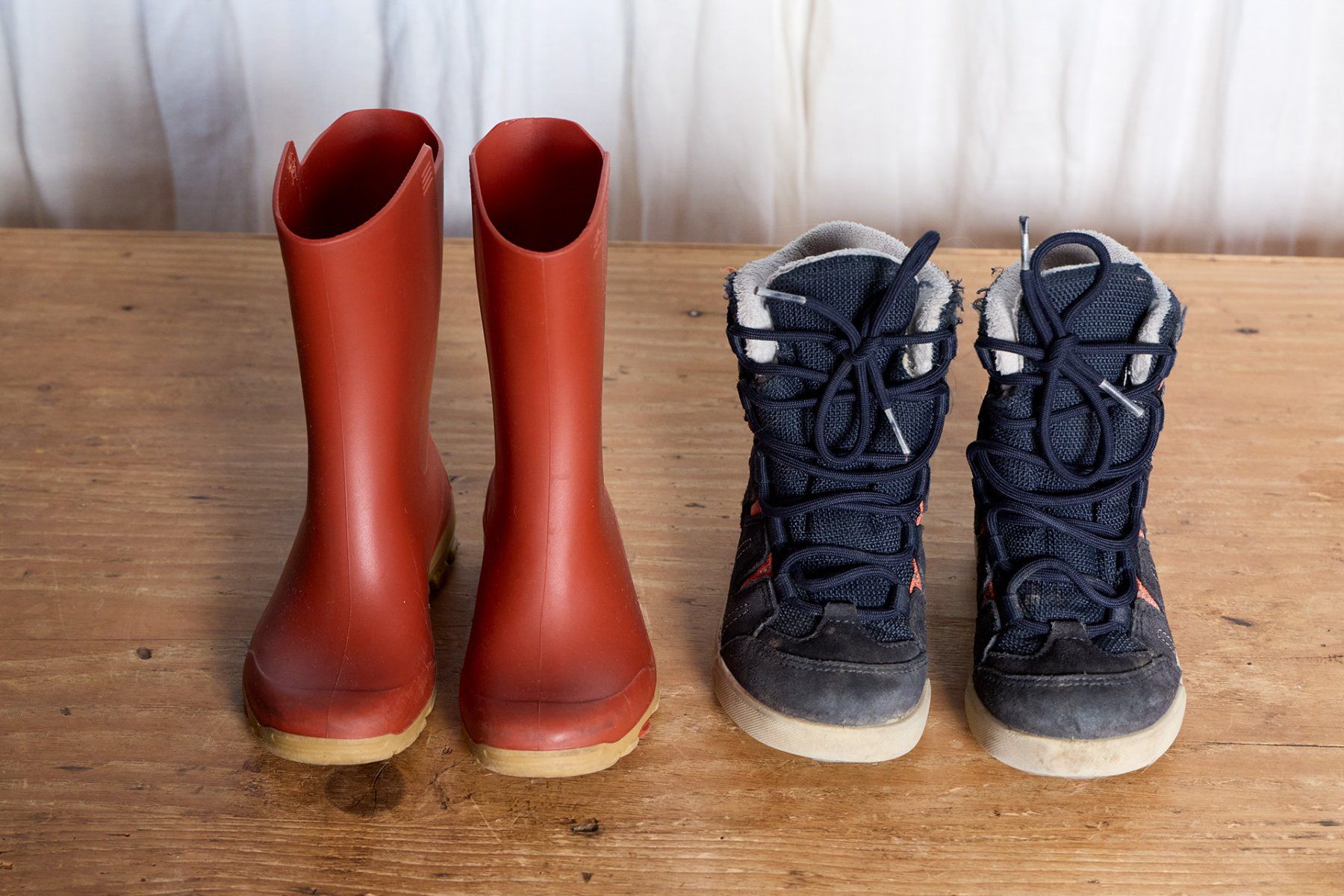 Scarpe per ragazzi: Hübsches Schuhpaket Gr. 25 – Usato da Ennetbürgen venduto da JWBT 2