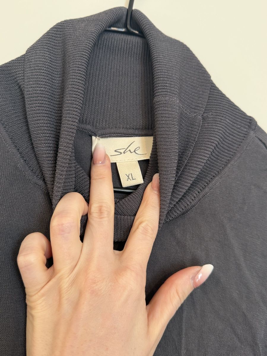 Tops: Schwarzes Eollkragen-Top Gr. XL – Gebraucht aus Luzern von vqu_8gks 2