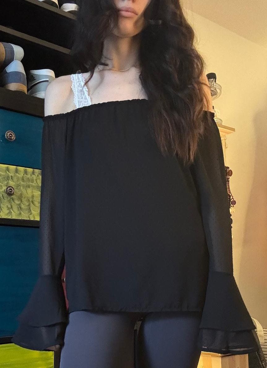Camicette: Schwarze Off-Shoulder-Bluse mit Trompetenärmeln – Usato da Bülach venduto da reaos 5