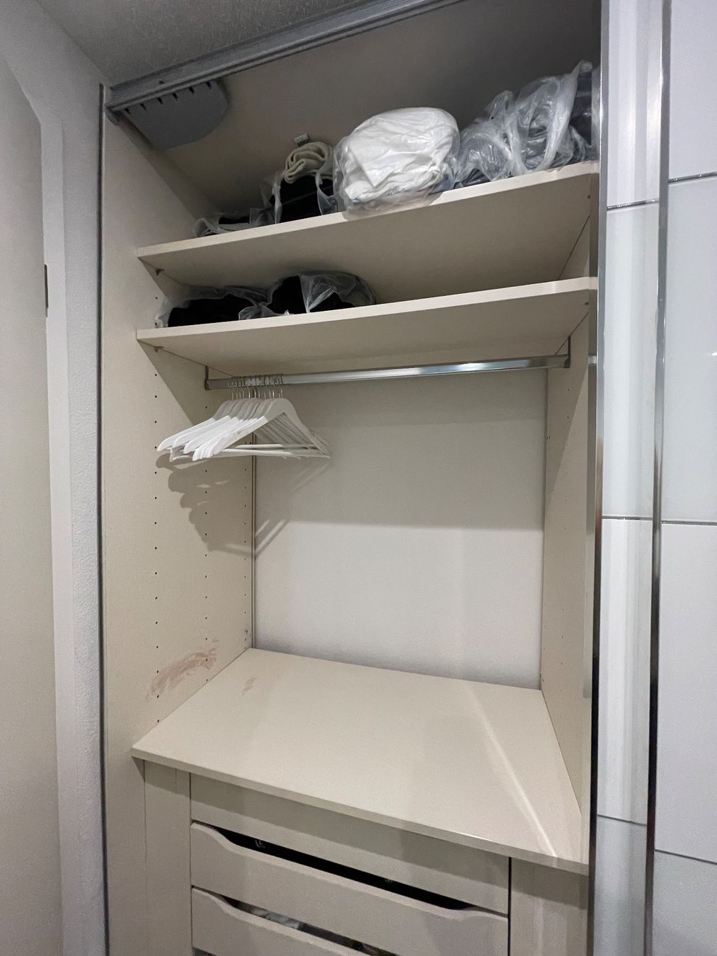 Armadi: Original SWAROVSKI Kleiderschrank – Usato da Mülenen venduto da CreativeSolutions 2