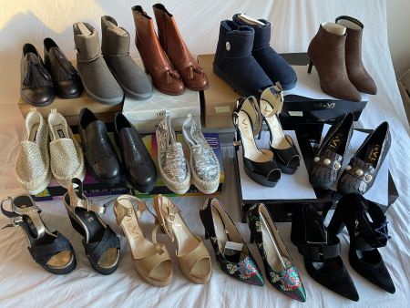Lot de 21 paires de chaussures neuves pour femme, Taille 40