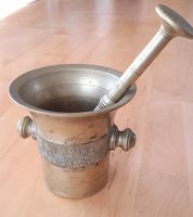 Mörser und Stössel aus Messing