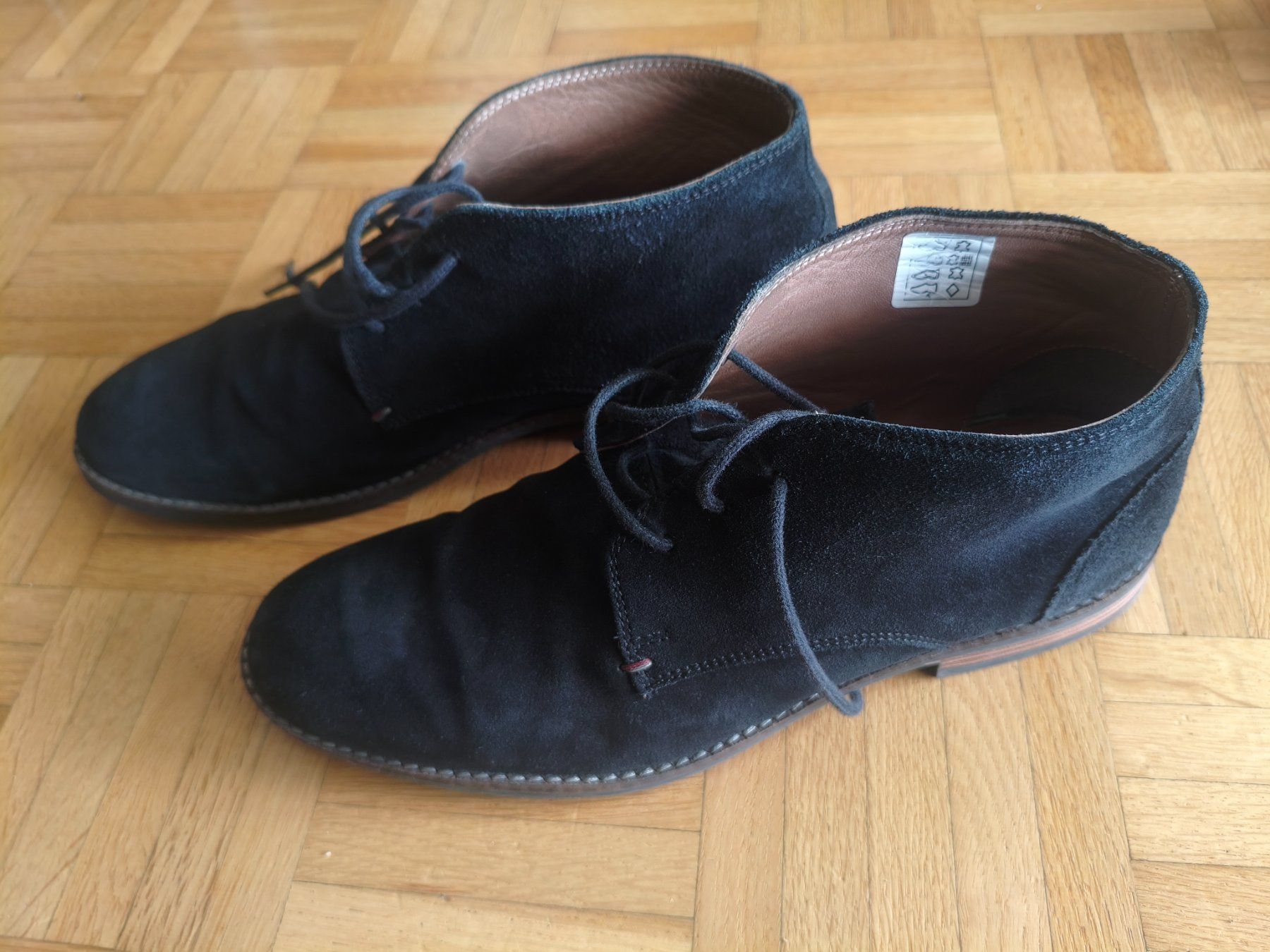Scarpe da uomo: Schwarze Herren Stiefeletten Gr. 42 – Usato da unterengstringen venduto da azo_d69v