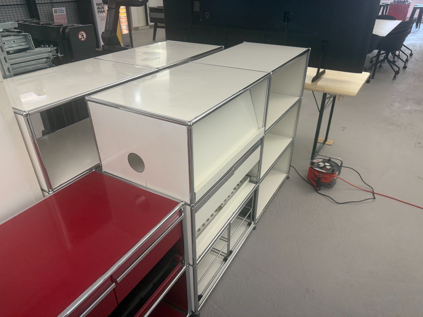 USM Cassettiere: USM Haller Sideboard - Regal weiss – Usato da Pfäffikon SZ venduto da xevo_Networks 2