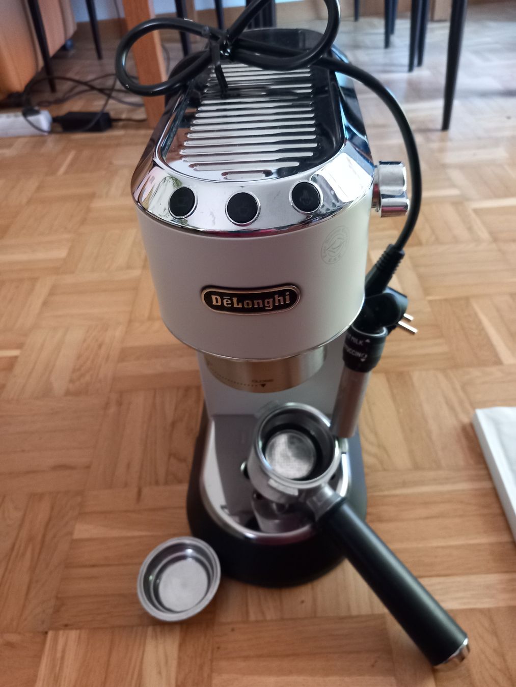 De'Longhi Macchine per caffè & Macchine per espresso: Kaffeemaschine  – Usato da Hinwil venduto da and_w2kg 2