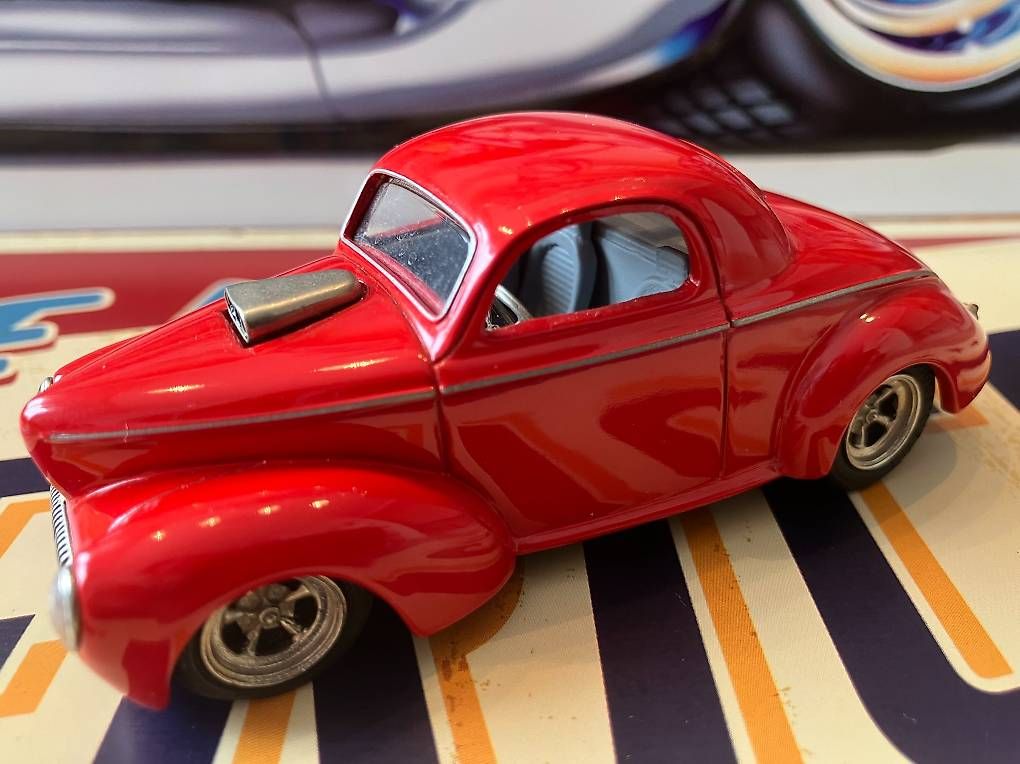 Willys Modellini d'auto: Willys Coupe 1941 Hot Rod – Nuovo e nell'imballaggio originale da Siebnen venduto da moparperform